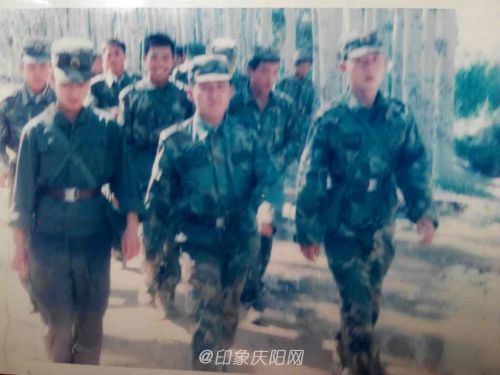 當(dāng)年在南疆的戰(zhàn)友們，好年輕的樣子