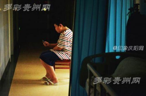 12歲男孩照顧重病媽媽 自學(xué)《本草綱目》配藥