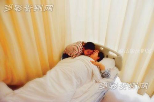 12歲男孩照顧重病媽媽 自學(xué)《本草綱目》配藥