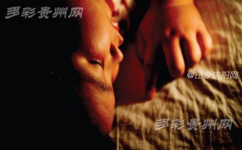 12歲男孩照顧重病媽媽 自學(xué)《本草綱目》配藥