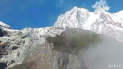 海螺溝發(fā)現(xiàn)&ldquo;狼圖騰&rdquo;新奇觀