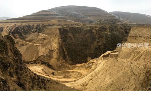 西溝組大洞門大橋橋墩澆筑已經(jīng)完成。大橋建設(shè)完成后，村上的交通條件將極大改善。