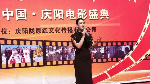 11央视乡约栏目女嘉宾陈丽宇纵情歌唱