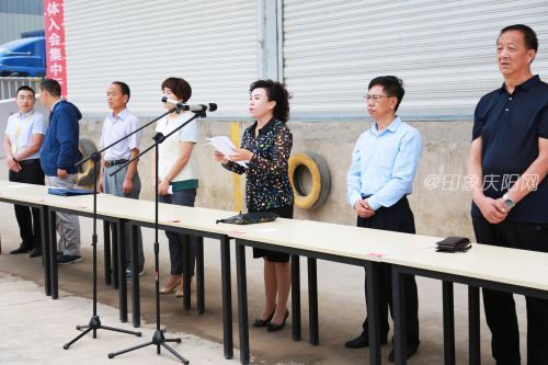 2庆阳市总工会党组成员、副主席武小梅热情肯定农民工工会的重要社会意义