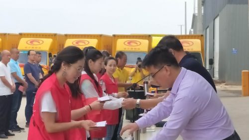 7向农民工工会会员颁证