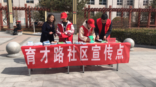 圖2：政策宣傳隊(duì)在轄區(qū)內(nèi)設(shè)立的移動(dòng)辦公桌