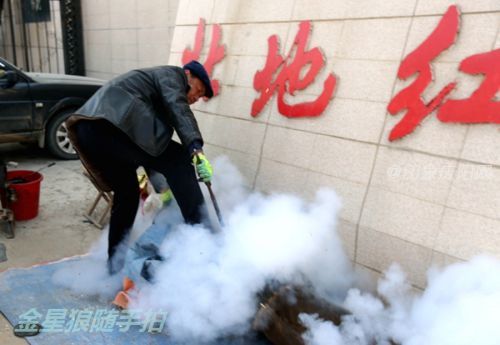 多少年的老生意，養(yǎng)了多少人，古老的鐵疙瘩，讓五谷雜糧樂開花，生活需要一聲響，需要加點(diǎn)糖來調(diào)劑！