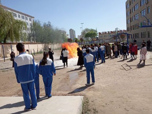 庆阳七中师生进行灭火演练
