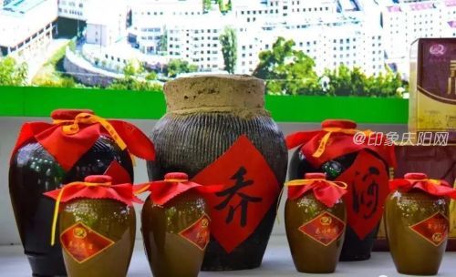 乔川黄酒性温和、酒味甘醇、绵长,有一种特殊的馨香,鲜甜可口,喝不赘头,有通经养颜、养脾扶肝、舒筋活血、提神、御寒、增进食欲、健体强身、延年益寿之功效。
