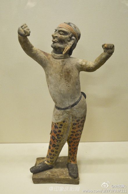 庆城县穆泰墓出土潮到爆的豹纹紧身裤彩绘陶胡人俑(图)