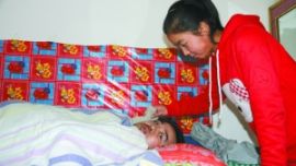 稚嫩双肩扛起一个不幸的家 ——记环县南湫初中学生梁维月孝老爱亲的故事