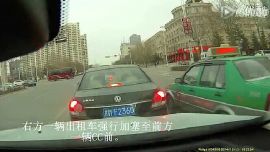 庆阳街头彪悍大众CC逼停加塞出租车（视频）