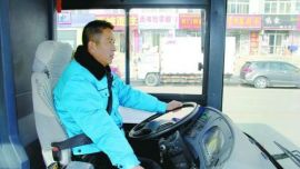 庆阳市西峰区公交司机朱小伟：“只为把方便带给市民” 