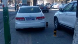 西峰城区盲人道变为“停车位” 引起市民不满