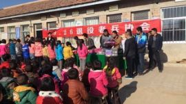 09.26退役老兵协会为肖金镇一小学献爱心