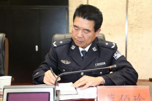 庆阳市公安局交警支队参加全市非法超限超载货运车辆治