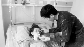 因为爱情 庆阳80后丈夫守护病妻不离不弃(图) 