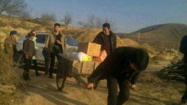 爱心人士捐助文改霞苦苦支撑的困难家庭