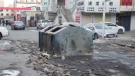 庆阳北部商城垃圾“围城” 商铺“各扫门前雪” 