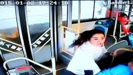 庆阳西峰抢夺公交方向盘事件当事司机被开除 引发热议 