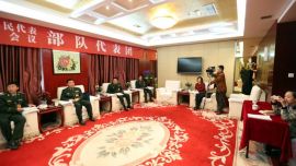 三届人大五次会议分组讨论会人大代表风采