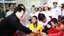 贠建民赴区环卫局市社会福利院庆化公司开展慰问活动