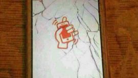 庆阳一男子除夕夜摇红包致手机屏幕爆裂（图）