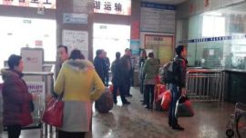 持续降雪道路结冰 西峰各车站5日全部停发 