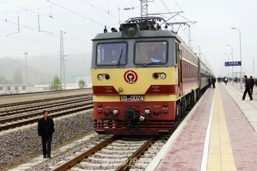 正式运行 图/大象无形印象庆阳网讯 4月20日,庆阳告别无客运火车历史