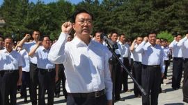 庆阳市委组织党员干部赴南梁开展重温入党誓词活动