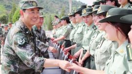 庆阳市举行南梁女子民兵连授旗仪式暨党政领导干部军事日活动