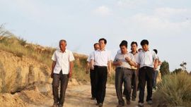 贠建民在环县耿家沟村和鲜岔村调研时强调：精准对接精准施策啃掉贫困硬骨头 突出重点突出服务打赢扶贫攻坚战