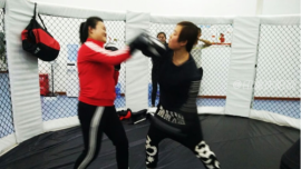 庆阳两妙龄女子“挥拳相向”，而她们在减肥