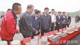 全国农村公路现场会参会代表观摩庆阳公路施工各环节样品 