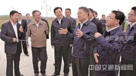 杨传堂在庆阳调研农村公路发展情况时强调：让农村更贴近城市 让农民更幸福安康