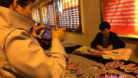 甘肃庆阳民间艺人现场“秀”才艺