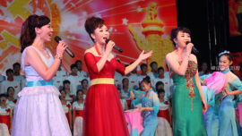 《绣金匾》传老区人民情怀，陇东民歌唱响地域风情————2015’中国（庆阳）农耕文化节陇东民歌演唱会精彩瞬间