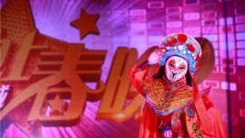 庆阳“90”后女孩执着“变脸”志在传承民族国粹