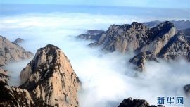 冬日華山：云霧飄渺險(xiǎn)峰秀