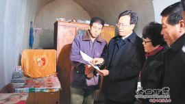 庆阳市市长贠建民在镇原县了解扶贫工作开展情况