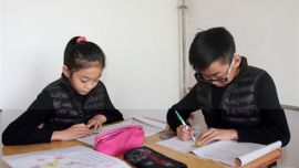 李依桐和李易轩：孪生姐弟的孝心美德 