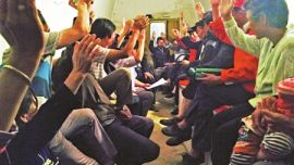 構(gòu)建扶貧攻堅戰(zhàn)斗堡壘 ——華池縣基層黨建助推精準(zhǔn)扶貧工作紀(jì)實   