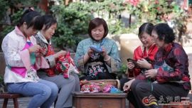 刘兰芳：世界那么大带香包出国看看