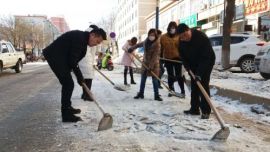 合水县审计局组织全体机关干部上街破冰除雪