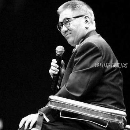 在《沧海一声笑》中,黄霑寄予了什么样的豪情?