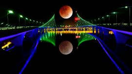 慶陽夜空美到爆?。⒊壦{(lán)血月全食＂完美上演