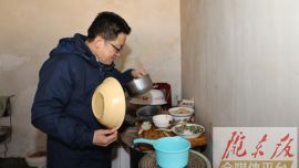 闫晓峰赴华池县开展“六查三问一细化”活动和春节慰问活动