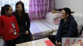 闫晓峰慰问困难党员困难群众优秀教师和卫生专家