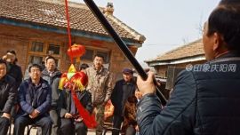 春節(jié)前，南梁說書藝人巡回華池鄉(xiāng)村為群眾送歡樂
