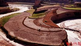 薦讀︱閆曉峰：凝重的土地